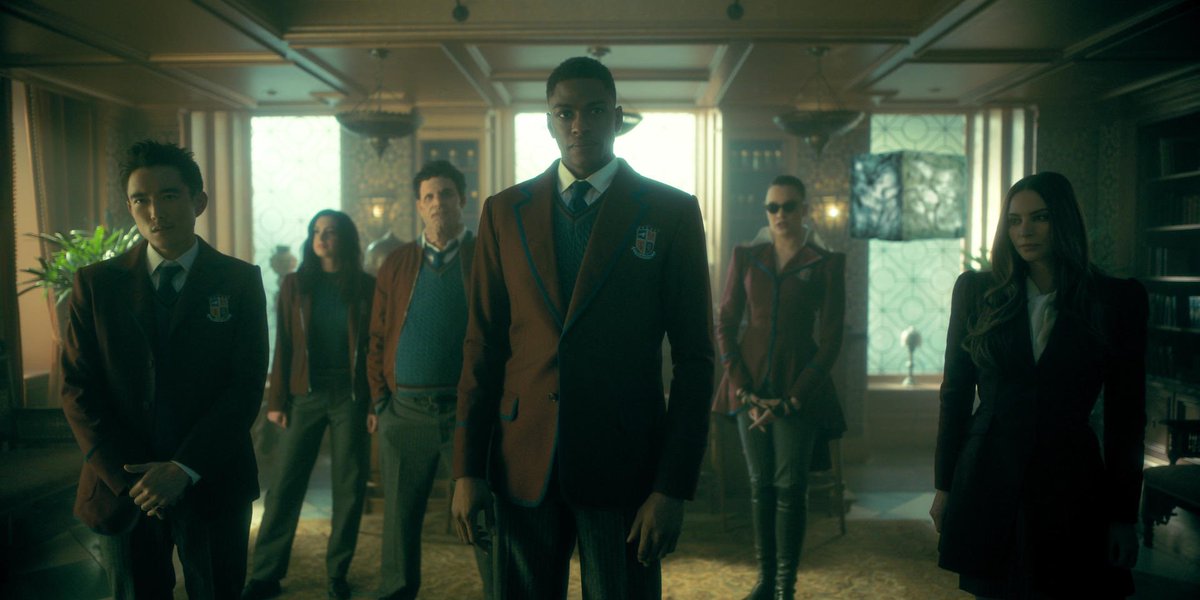 netflix's tweet photo. The Umbrella Academy Season 3 premieres June 22 ☔ 🐦 https://t.co/Rnww2nzhlx