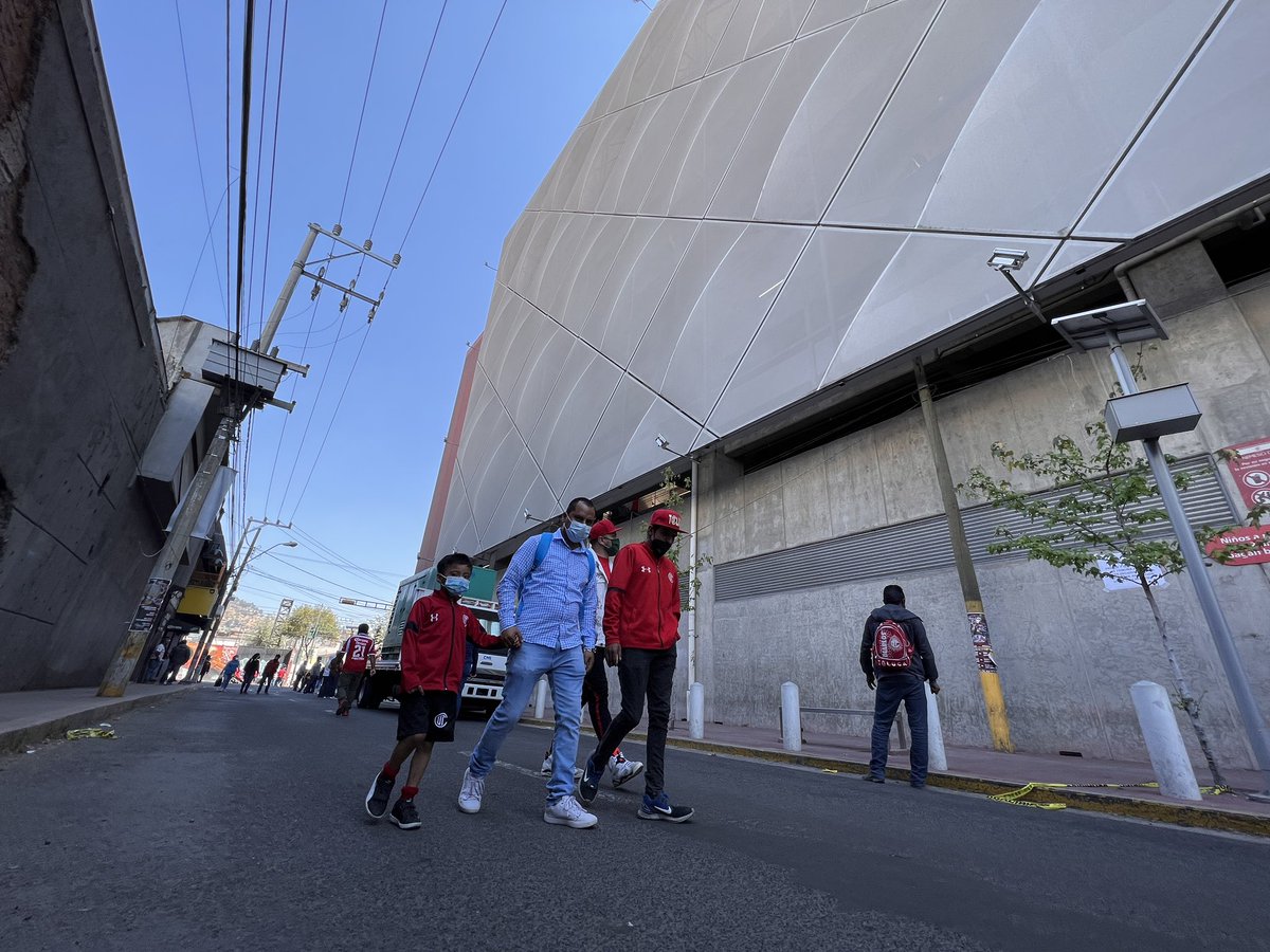 TolucalaBellaCd's tweet photo. Poca presencia de aficionados del #TolucaFC y del #Pacucha en las afueras del #NemesioDiez #DiablosTwitteros https://t.co/ngPaF6nBeR
