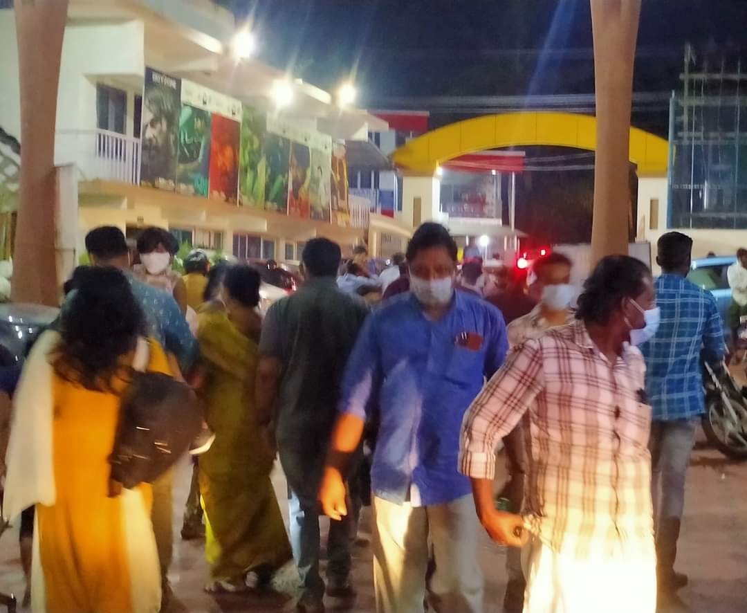 MegastarAddicts's tweet image. Kadakkal Sreedhanya Second Show 
#Bheeshmaparvam 
#SecondWeek 
@mammukka