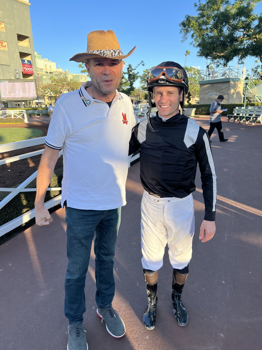 brujobh's tweet photo. Asi me gustan en SANTA ANITA PARK hoy @santaanitapark https://t.co/jCDwqE7BhL