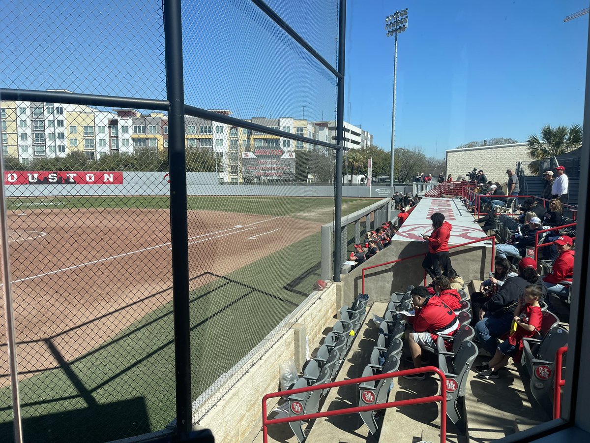 All set for the call here in Houston. The finale between <a href="/NSUDemonsSB/">NSU Demons Softball</a> and <a href="/UHCougarSB/">Houston Softball</a> starts now on ESPN+.