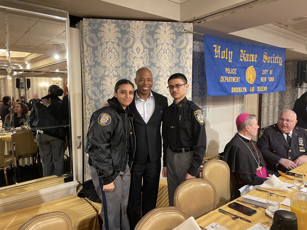 NYCMayor's tweet photo. Proud to spend a little time this morning with these young people making a difference in their community as part of the @NYPD68Pct’s Explorer Program. 

The future is bright! https://t.co/hqB4yBCuU4