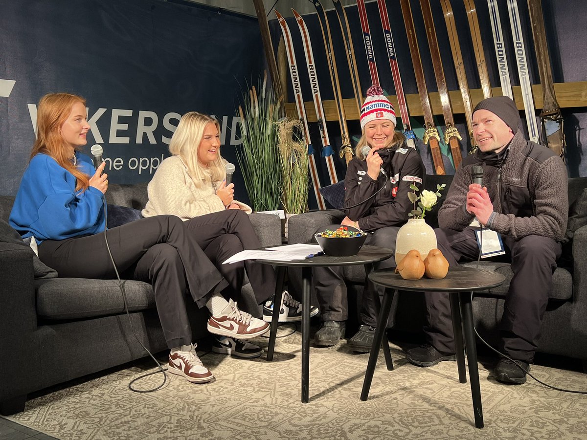 Vikersund's tweet photo. Takk for besøket i VM TV studio  @marenlundby og @Anders_Jaco 🤗

Sjekk sendingen her: https://t.co/ZdAlV0q7qy 

#vikersund2022 #vikersund #skiflying #skijumping #skijumpingfamily https://t.co/VVhO2Hapff