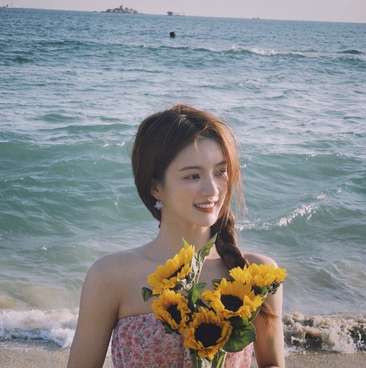 seaabreezy's tweet photo. —I, Bae Candy, permanently disconnected from ICC CONNECT.

Farewell, heroes
Let's walk to the future🧚🏻‍♀️

Admin Candy— seaabreezy,
mohon maaf kalau ada kata-kata atau perbuatan yang kurang berkenan selama setahun ini.

See you and i dove you, Kwangya!🤍🕊️ https://t.co/cyo1KrUYK9