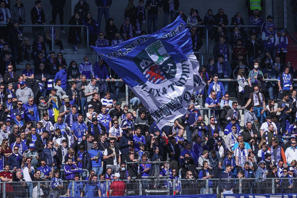s04's tweet photo. Überragender Support, Schalker!
Nächste Woche #S04H96 - wir brauchen euch!
➡️ https://t.co/B0EX0BHXgI ⬅️
#S04 | 🔵⚪️ | #FCIS04 https://t.co/pb8wnIeYkw