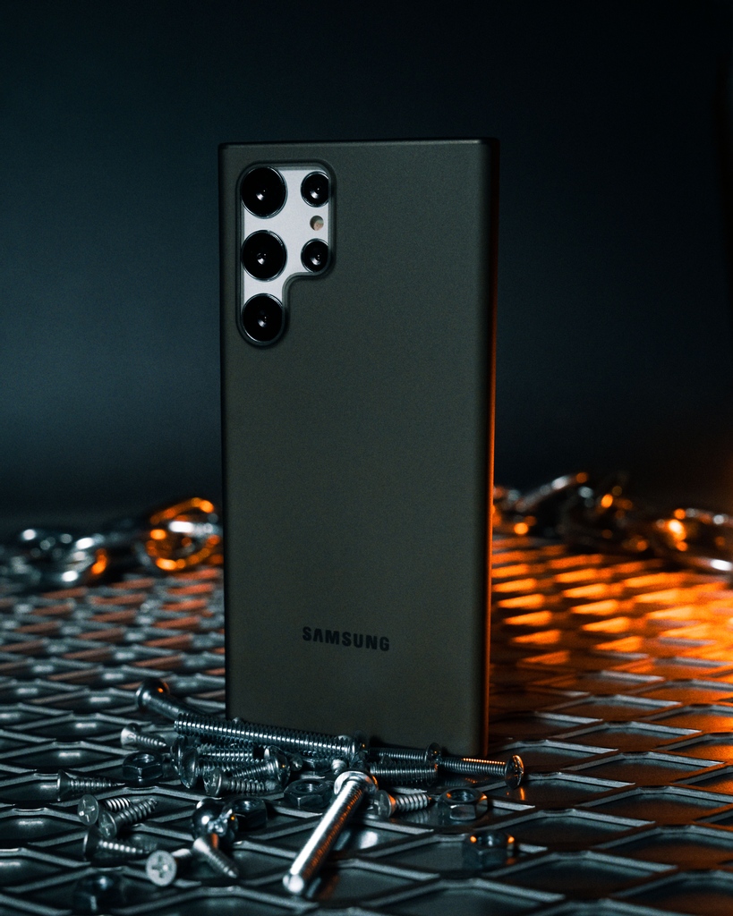 PHNXShop's tweet photo. You should buy one of these… just in case 😏

Galaxy S22 Ultra | Matte Black

https://t.co/0RzraUf6ex

#phnx #phnxcase #thinphonecase #samsung #galaxys22 #galaxys22case #samsungcase #phonecase #minimalist #samsunggalaxy #smartphone https://t.co/WuVry2jdc8