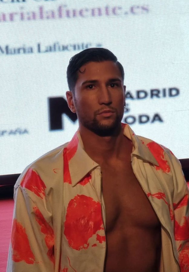 SaraHernndez16's tweet photo. Me encanta esta foto está guapísimo 😍😍
#GianmarcoDesfile https://t.co/OotlgD4wvI