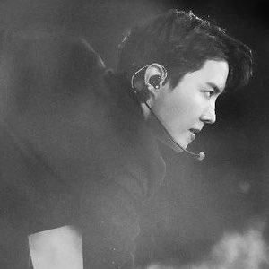 thehobiprint's tweet photo. Hoseok’s side profile is Godly https://t.co/dK4cLsXeoV
