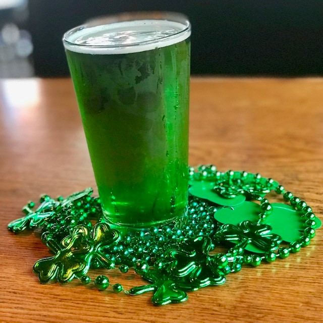 MacsWoodGrilled's tweet image. Day 2 of #StPatricks Weekend + it's #SelectionSunday! We've got #corned beef Reubens and potato soup on special, + a bunch of drink deals, including $5 green Miller/Coors - cheers to #SundayFunday! (pic: TLM) #stpatricksday #stpatricksdaychicago #chicagostpatricksday #chicagobars