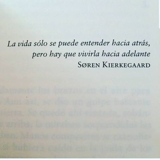 literlandweb1's tweet photo. Hacia adelante se vive, hacia atrás se entiende. https://t.co/R2u0J2Jidd