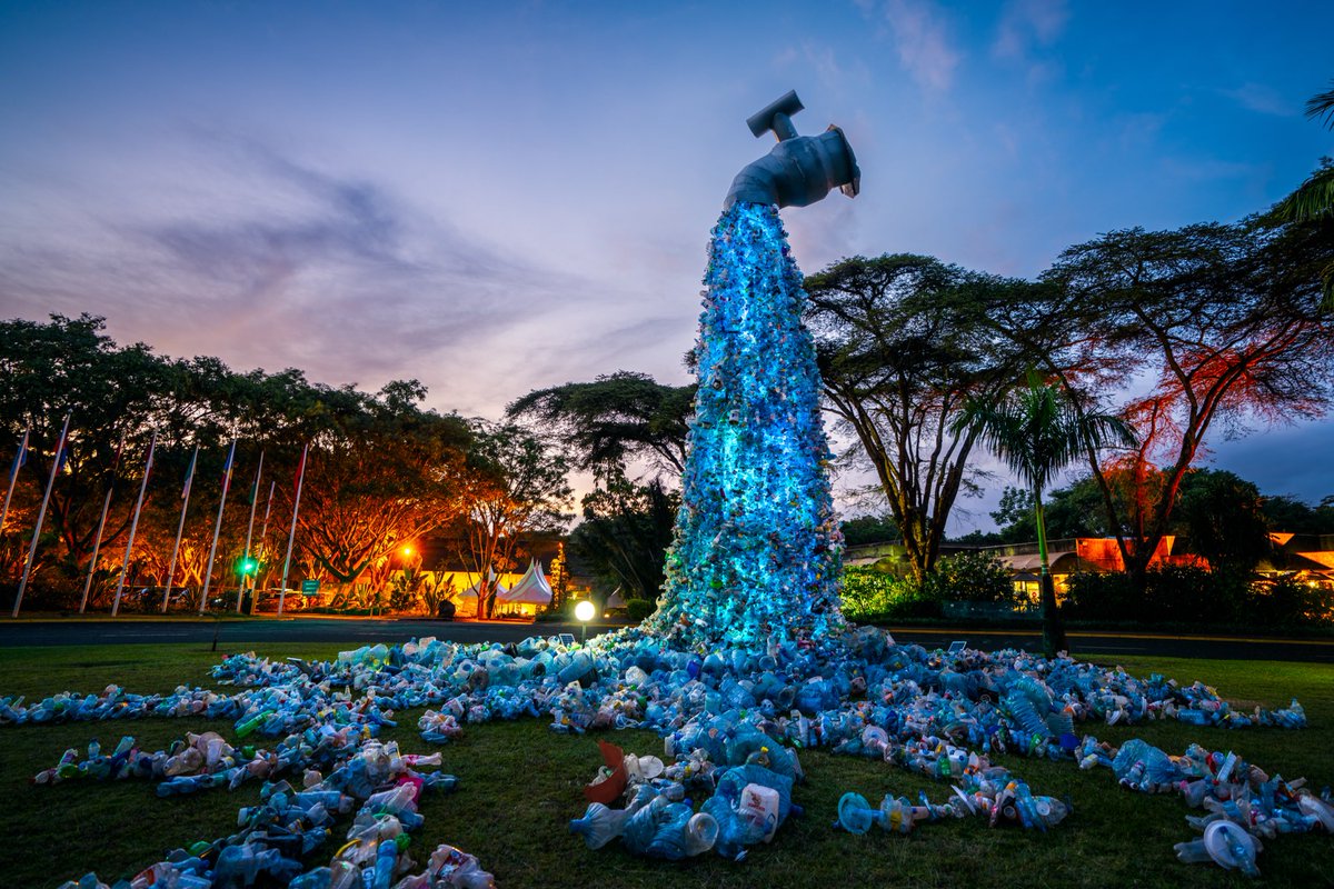 This iconic shot of the giant faucet was used to welcome all 1500 delegates from 193 countries in their welcome email to #UNEA5

The perfect balance between the  light in the faucet and the sunset would happen for a tiny 10 minute window every night.

vonwong.holaplex.com/listings/5nrUo…