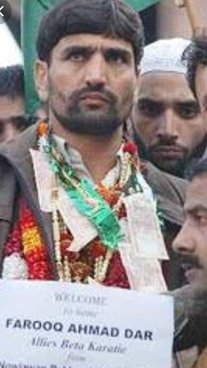 spinixmeow's tweet photo. Farooq Ahmed Dar/Bitta Karate he has been accused of murdering Kashmiri Pandits during their 1990 exodus.He was imprisoned from 1990 until 2006 and later being released on bail.He was arrested again in 2019 for financing terrorism. And arrested by NIA.🙏✌🏻
#TheKashmirFiles https://t.co/GXPnk1X8eE