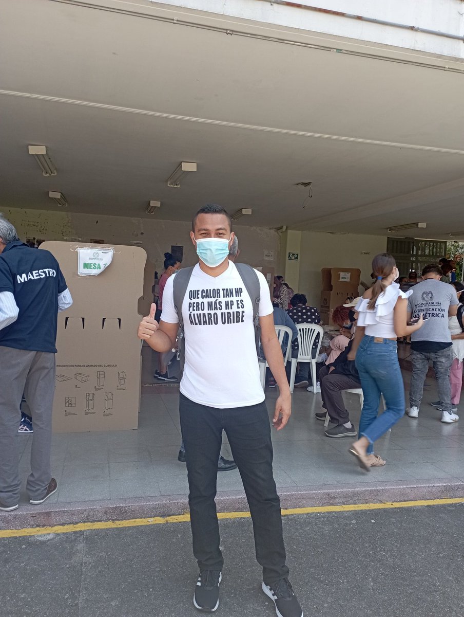 KaletcheK3's tweet photo. @AlvaroUribeVel @CeDemocratico "Dotor" ya le dí el voto, o así no era? https://t.co/zQiK2kWBcq