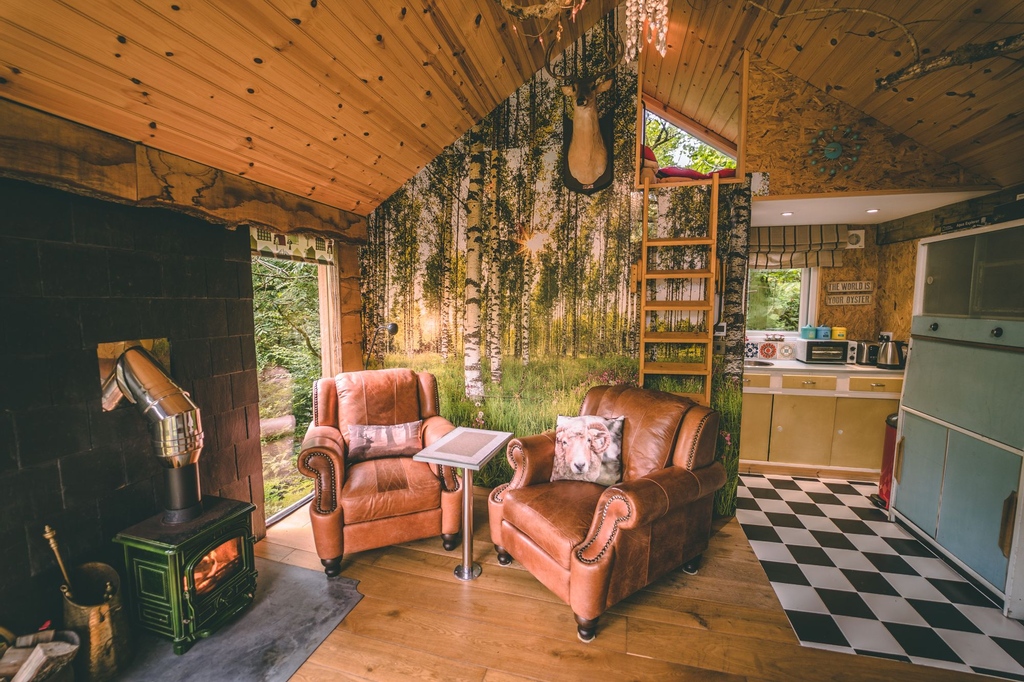 GlampinglyHQ's tweet photo. With a hot tub, a boating lake nearby, windows made of recycled bottles &amp; a slide to bring you back down to earth, this Welsh treehouse is truly imaginative.

📍 Templar Treehouse, Pembrokeshire
🔗 https://t.co/thWTpxgjCV
#️⃣ #glamping #pembrokeshire #treehouse #hottub #design https://t.co/h1YJssMbEN