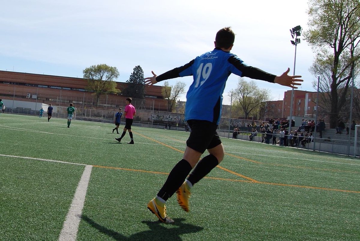 madridsurlatina's tweet photo. 📊JUVENIL “B” 
Victoria 6-1 ante @Betis_SanIsidro “B” hoy en 🏟Los Cármenes (⚽️2 Cobo, 2 Juan, Cesar y Jose Díaz). El equipo de Jose Jurado confirma su buena línea de las últimas semanas con una solvente victoria. #vamossurla🔵⚫️ https://t.co/mZBvdVhgpc