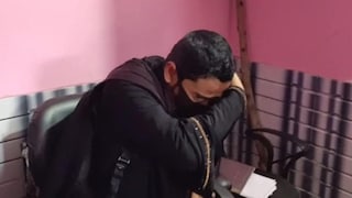 AskAnshul's tweet photo. A burqa-clad man Mohammad Sohail has been arrested for harassing girls in Bijnor’s Najibabad town, Uttar Pradesh.

He was caught loitering about an educational institute in a burqa. https://t.co/rxNHBjavYa