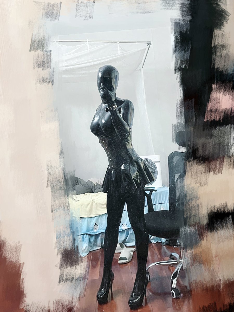 失踪人口总算有机会穿胶瞎拍一下了
#latex #rubber