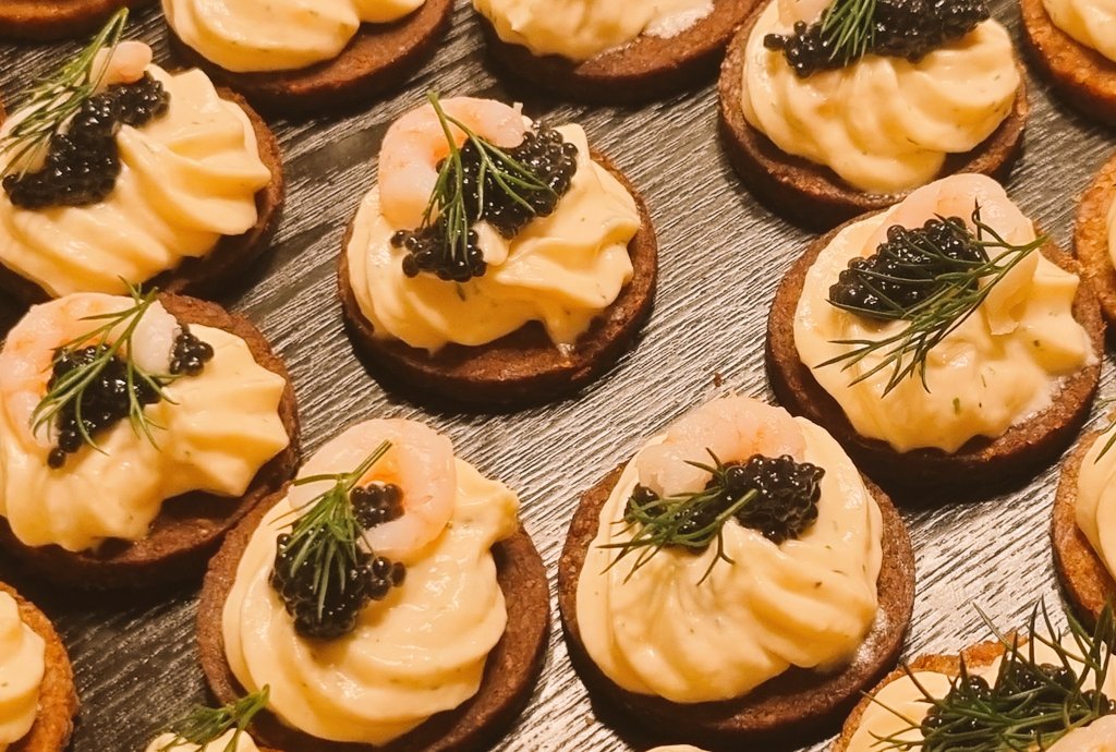 PetraJue's tweet photo. Small appetiser salmon cream on brown bread with shrimps and caviar https://t.co/oklQ2WBNTq