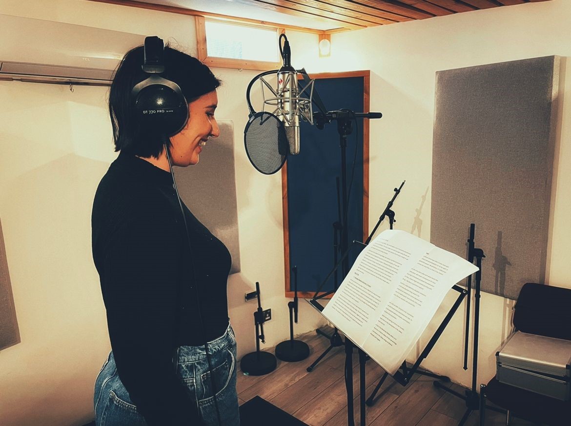 Exciting update! 📢

We're putting together the final touches to a new #FalkirkExplored app trail! 📱

Exploring the area between Maddiston and Standburn, it's developed with Falkirk Science Festival &amp; @rei_institute. 

Here's Natalie Allison @FCTrust recording at <a href="/WFront_Studio/">Waterfront Studio</a>!