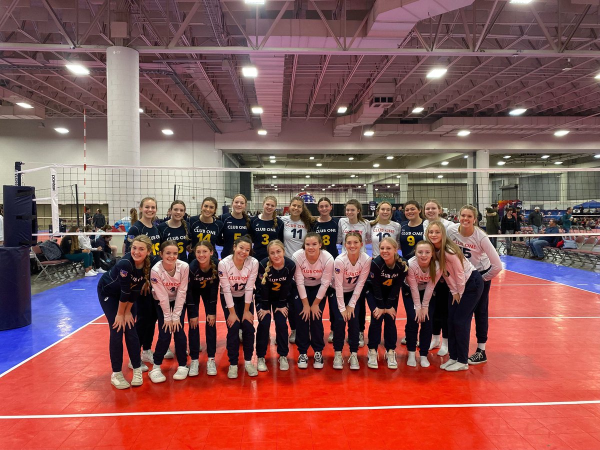 cluboneaz's tweet photo. #COV15Platinum and #COV17Platinum are competing in GOLD today in Salt Lake City! ๐คฉ๐ #slcshowdown https://t.co/i0ojhn2SG6