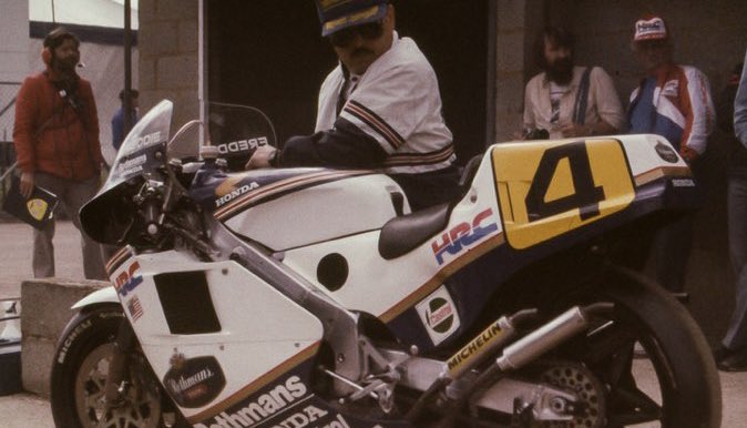 AntonioRamosGP's tweet photo. Freddie Spencer πΊπΈ
#4 Rothmans-Honda NSR500
Silverstone 1985
β‘οΈβ‘οΈβ‘οΈπππ
#Legends @Freddiespencer https://t.co/HlPVM9rj2b
