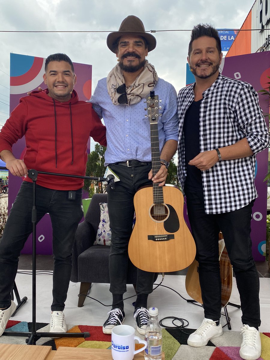 BravissimoCity's tweet photo. El cantante #JulioNava estuvo con nosotros y nos contó como el rock fue clave en algunos movimientos culturales y sociales.🔥

Si quieres, puedes ver los mejores momentos de la entrevista en nuestro Instagram. 📱

#Bravissimo2022 #cantante #JulioNavas #musica #entretenimiento https://t.co/jeV5iHnb52