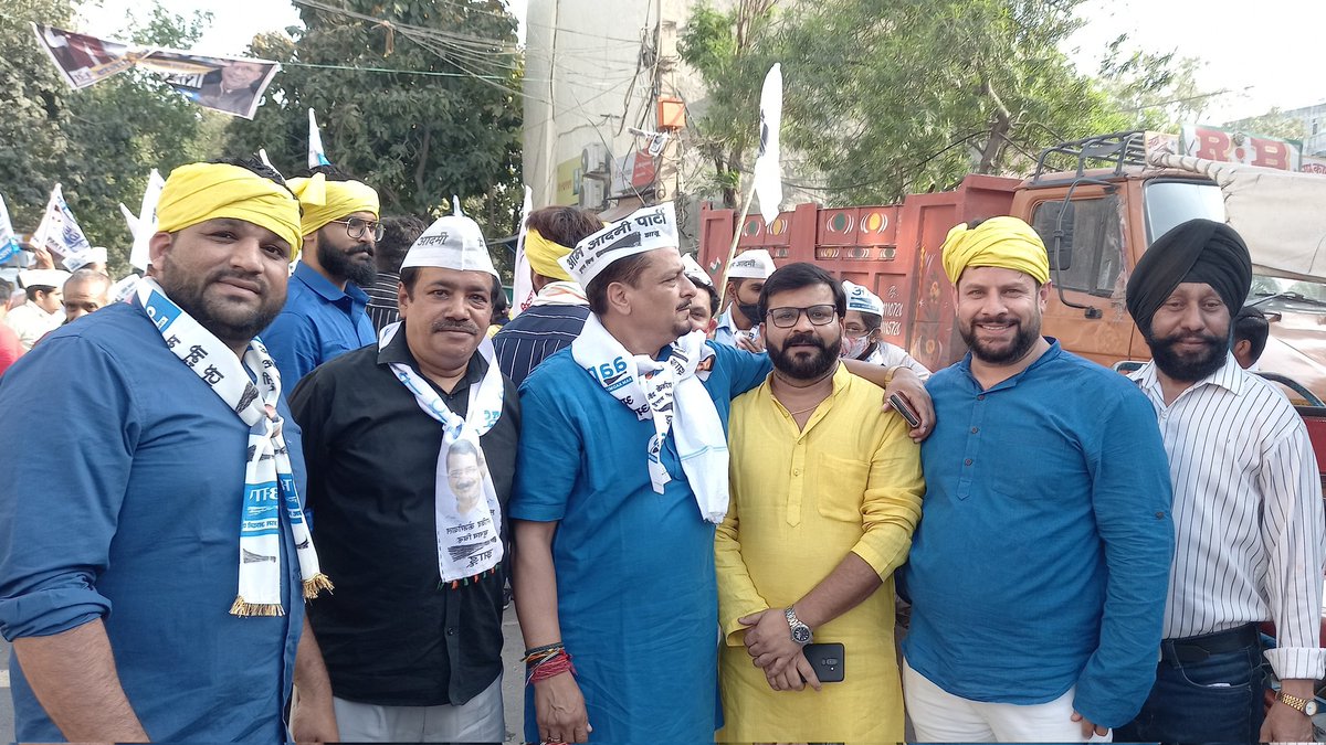 dhir1508's tweet photo. पंजाब की आवाम ने जो अपार प्रेम व विश्वास @AamAadmiParty को दिया है वो एतिहासिक है,जिसका उत्सव मनाते #AAP के कार्यकर्ता साथी थक नही रहे बल्कि ऊर्जा का दोगुना संचार हो गया है,उसी कड़ी में #दिल्ली (लक्ष्मीनगर)मे भाई @NitinTyagiAAP जी के नेतृत्व में तिरंगा यात्रा का आयोजन किया गया। https://t.co/2i08Ioqwsk