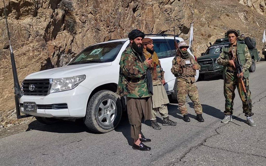 Kabul___Jn__'s tweet photo. از یک پای دوع و مزدور توقع بیش نیست چون این پای دوع بجز چاپلوسی دیگر کار را بلد نیست لعنت خدا بر سریت انسان بی وجدان انسان ناسپاس👊🏻 https://t.co/XoIG42lPN9