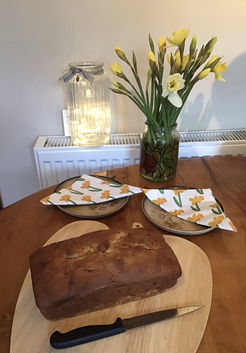 JackiHicks's tweet photo. Banana Loaf … just out of the oven and just in time for tea ☕️ #Sundayteatime #homebaking 😋 https://t.co/QSkFs9qXp5