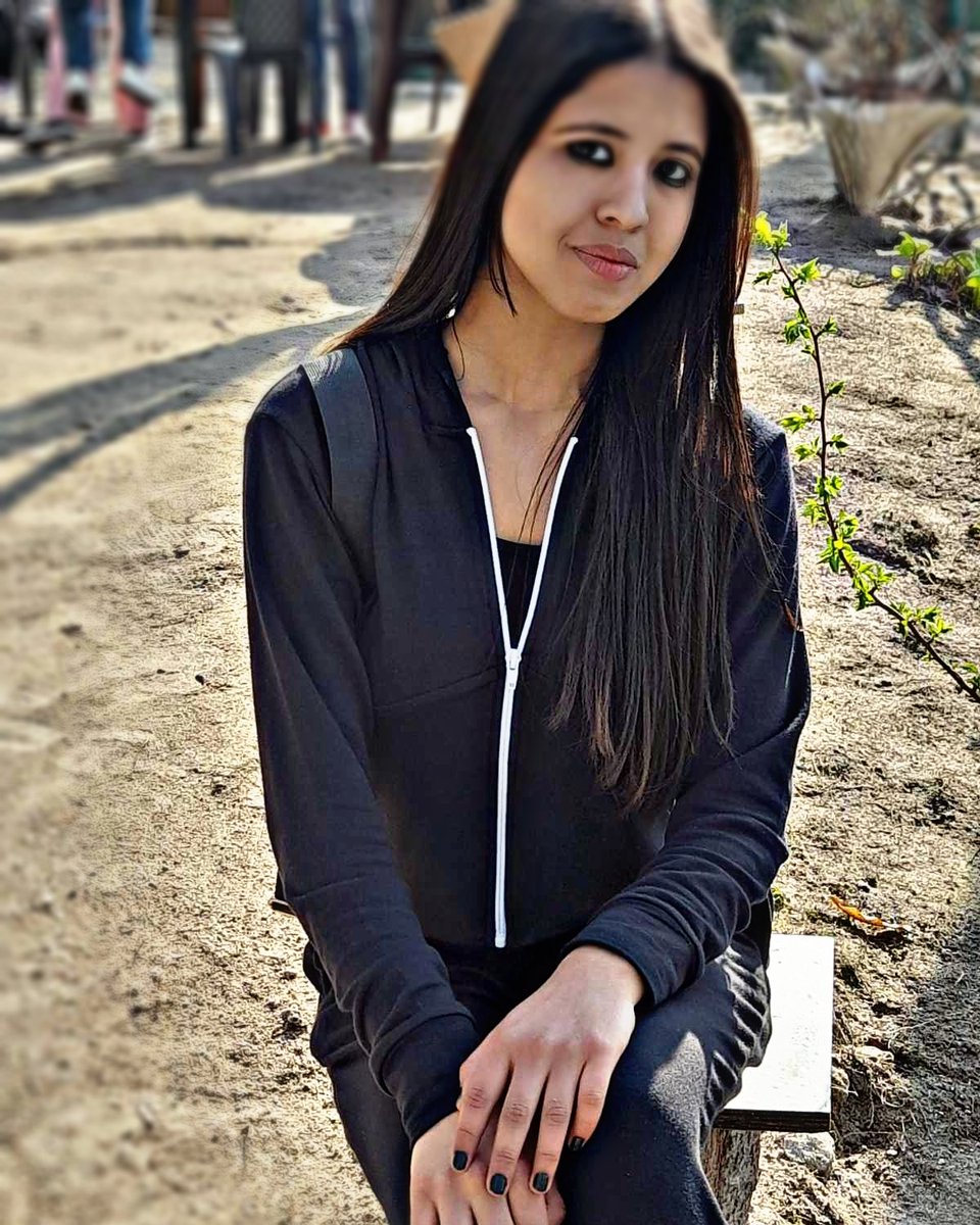हराएका मेरा सपना भेटिए तिम्रै 👀 मा 🥀