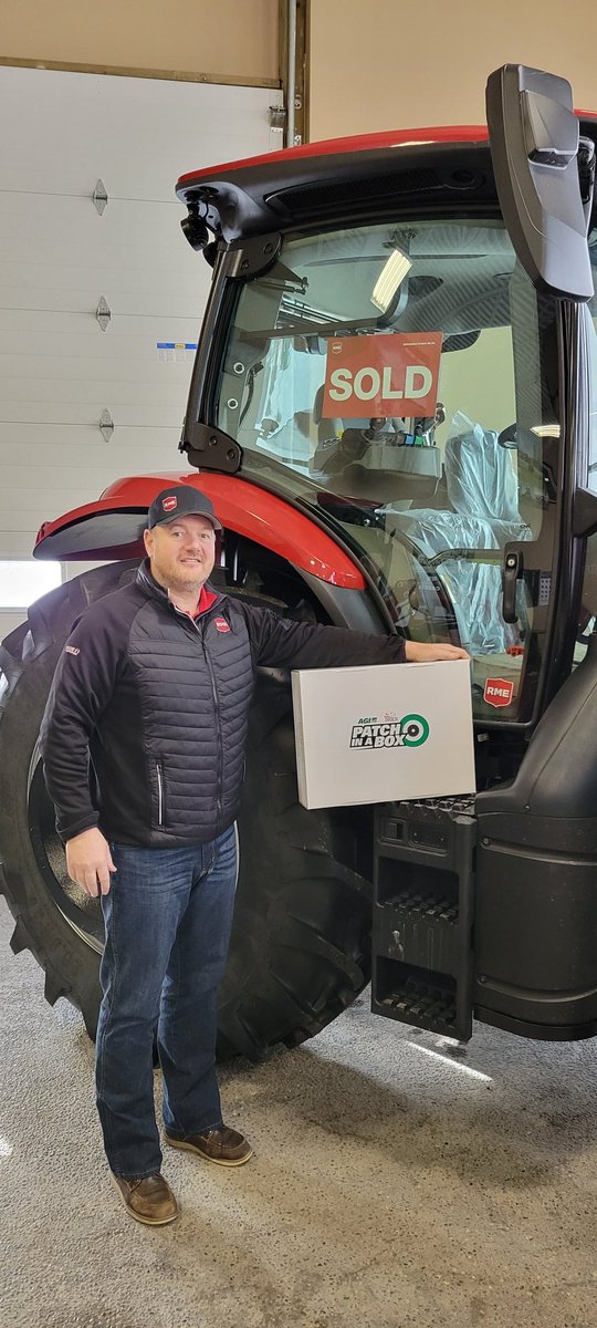 Chad from RME Balzac is ready to enjoy the final day of the #Brier2022 with some snacks from <a href="/AgGrowthIntl/">AGI</a> .  Definatley will be an exciting finish and let's go Alberta.