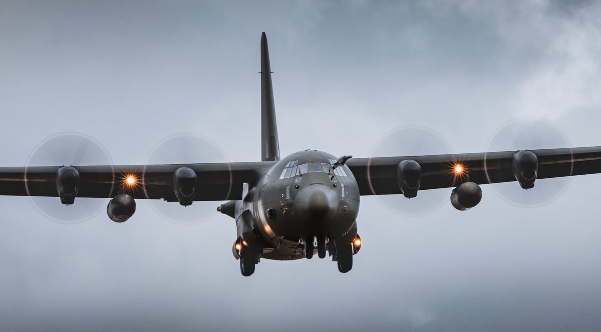 Callsign_Kodak's tweet photo. ZH868 coming home

Making the routine @RAFAkrotiri run with 47 Squadron crews piloting her back to @RAFBrizeNorton 

A cheeky crosswind resulted in some crabbing on the approach before that final rudder kick to get her on the centreline... awesome!!! https://t.co/jbOog8cFzD