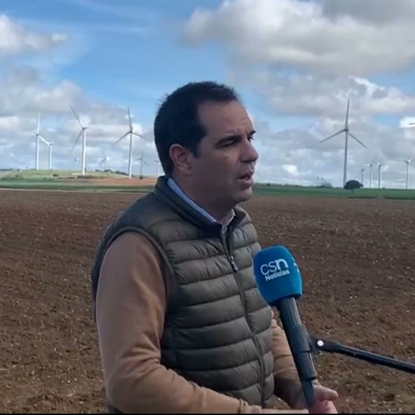 Agradecer a <a href="/canalsur/">CanalSur</a> <a href="/CSurNoticias/">CanalSurNoticias</a> la entrevista a pie de campo nunca mejor dicho para trasladar a la ciudadanía la problemática de la #Sequía, el conflicto bélico en Ucrania 🇺🇦 y la necesidad de incrementar la superficie de #Girasol 🌻

<a href="/ASAJACADIZ/">ASAJA Cádiz</a> #HaciendoProvincia