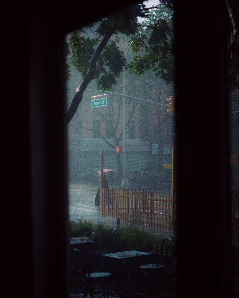 Gm Gm!

Anyone else feel peace in the rain?…
#streetphotography
