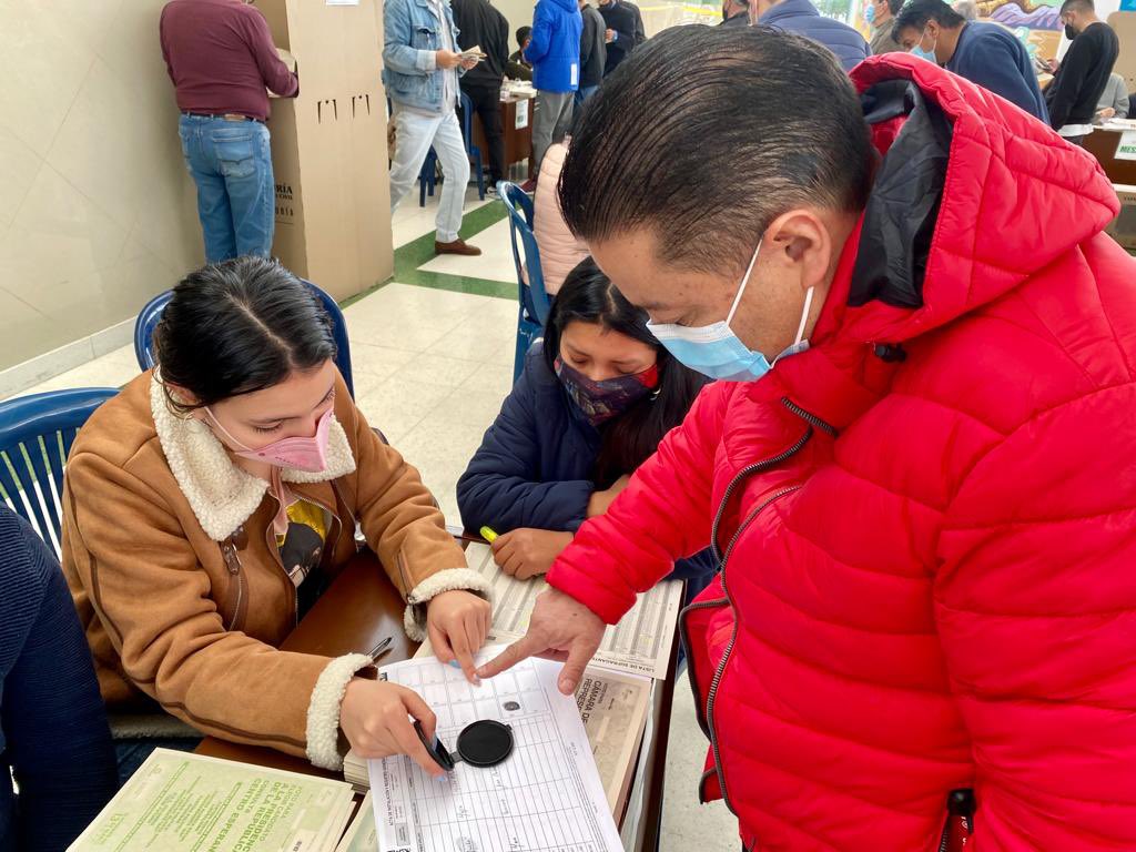 Jucarmera's tweet photo. Con la confianza en el trabajo bien hecho esta mañana muy temprano ejercí mi derecho al voto.

Invito a la ciudadanía a cumplir con uno de sus derechos. Votemos por la renovación, escribamos juntos una nueva historia para #Nariño y #Colombia #EleccionesColombia https://t.co/119xwLJnfu