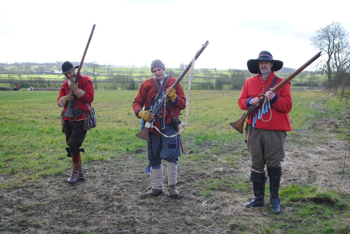 SimonPlummer9's tweet photo. Explaining the use of matchlock muskets. https://t.co/LTSSFgWx0R