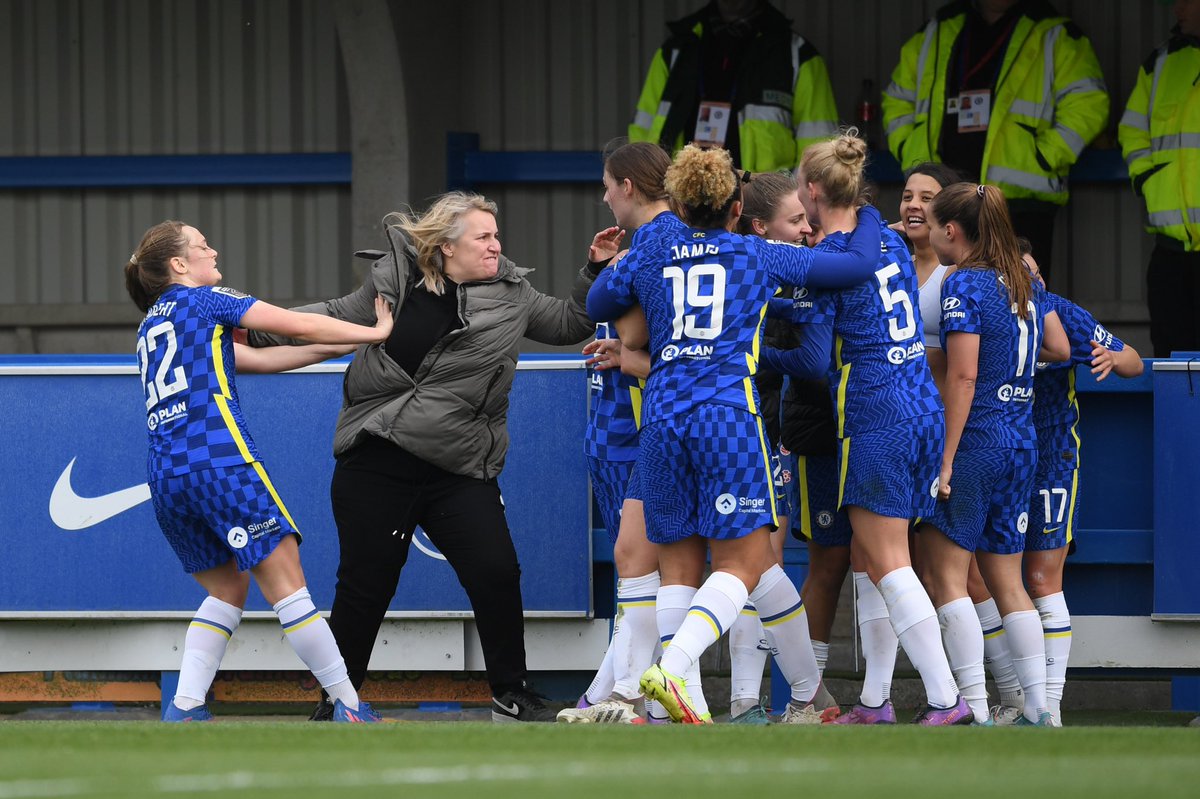 erincuthbert_'s tweet image. When your drunk mate wants a fight but you just want to get in the club already 🤣 @emmahayes1 💙