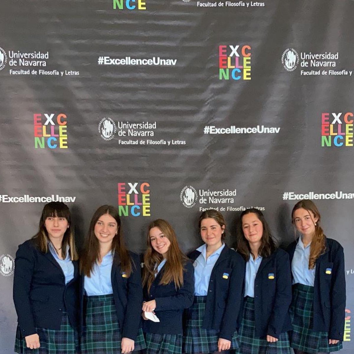 colegioMTeresa's tweet photo. Un grupo de alumnas de 2º de #bachillerato defendió ayer su trabajo de investigación en dentro del Programa Excellence organizado por la @unav. “Verdad y luz, una búsqueda paralela” es una reflexión sobre la Verdad y la Luz en el Arte, el Cine y la filosofía. ¡Felicidades! https://t.co/x7wVZ1umbb