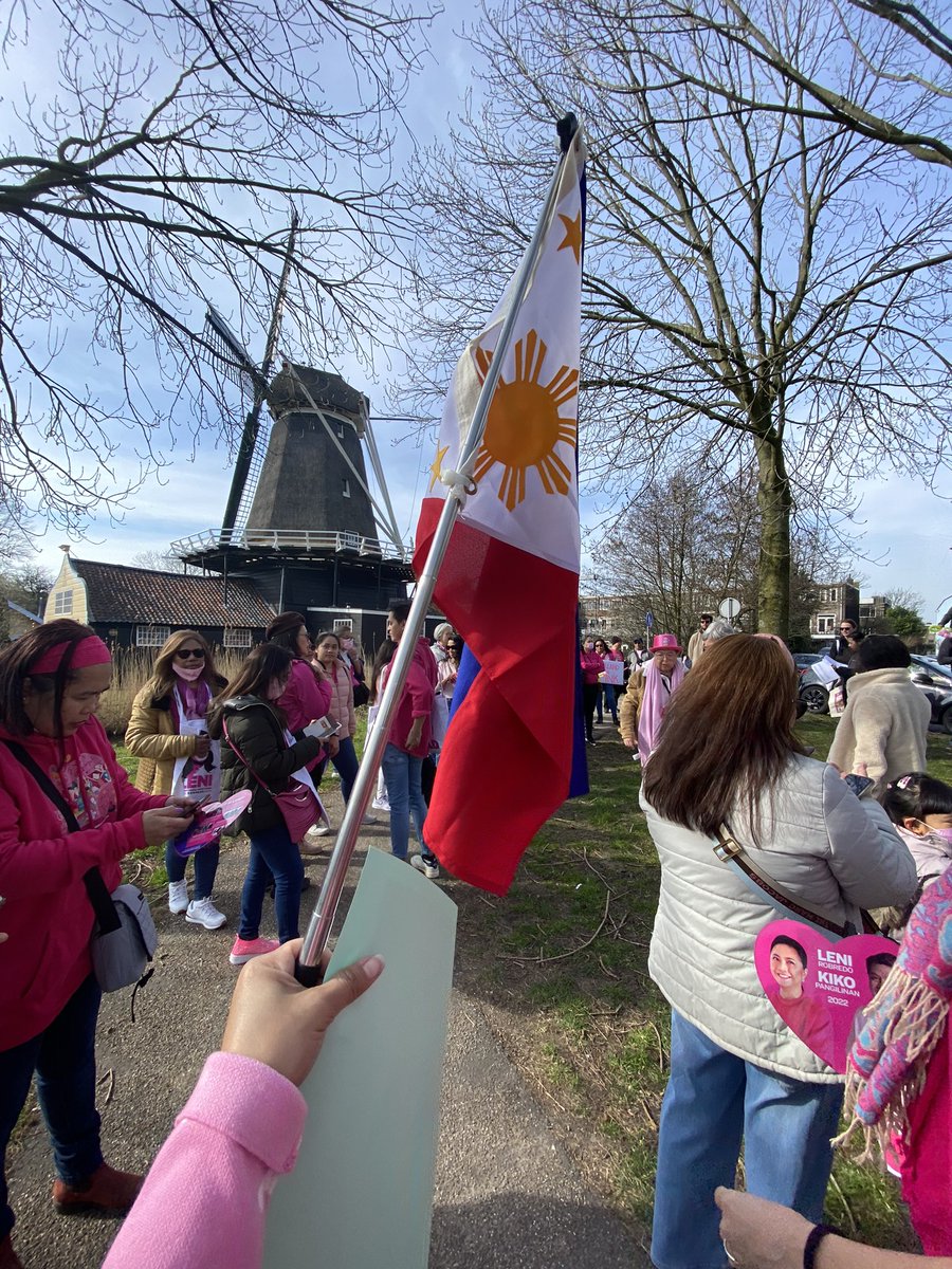 RMidCherry22's tweet photo. KakamPINK in The Netherlands 🇳🇱 🌸 
@lenirobredo  @kikopangilinan @jillrobredo @aikarobredo @jpgrobredo 🌸🌸🌸 #Europa #gathering #sundayvibes https://t.co/bmYdKmhOis