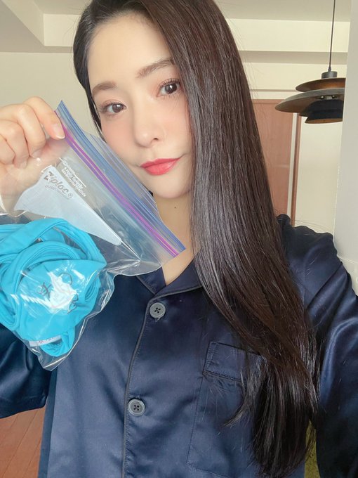 【FANZAオークション】 〆切　👉今夜23時まで  めぐりの愛液たっぷりの未洗濯ビキニ👙 白く粉吹いちゃってるの&hellip;恥ずかしいんですが、いっぱい味わってほしぃなぁ🤤💕  さぁ♡誰の手に渡るかな？💓  ⬇️ https://t