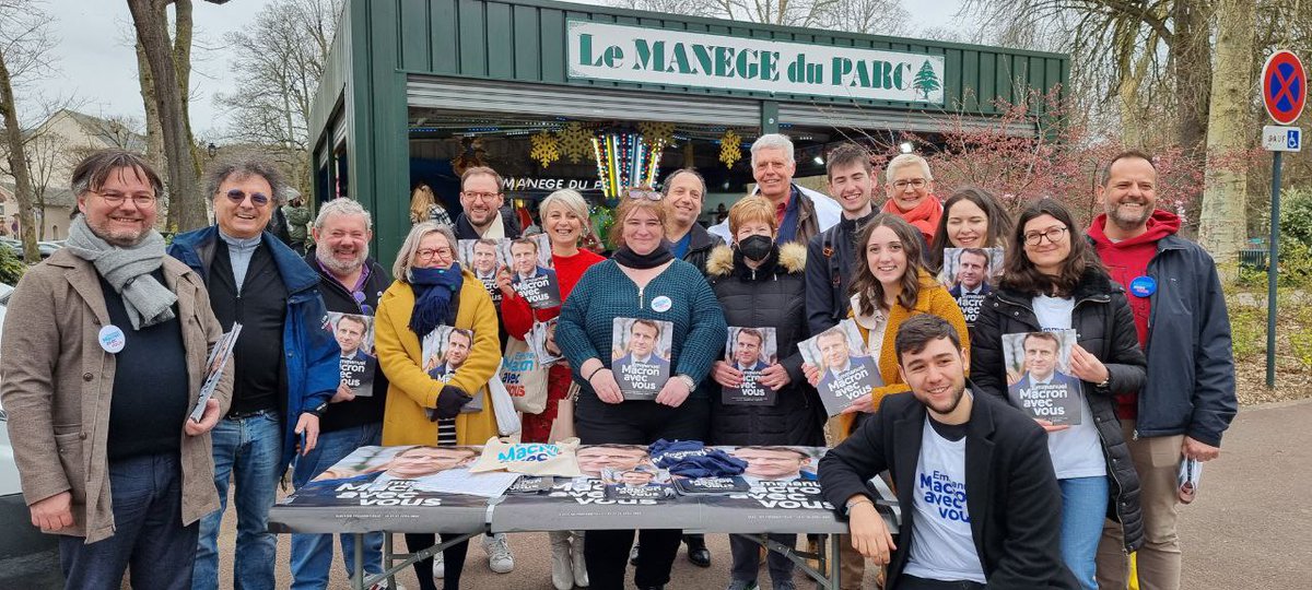 ampinsolle's tweet photo. Avec @g_vuilletet et 16 autres #tractage à L'#IsleAdam #ValdOise avec les #95Jams et #militants #militantes. #Team #motivée #joyeuse #dynamique 🤗🤣👍❤🇫🇷🇪🇺🇺🇦 https://t.co/4G56IWtuXB