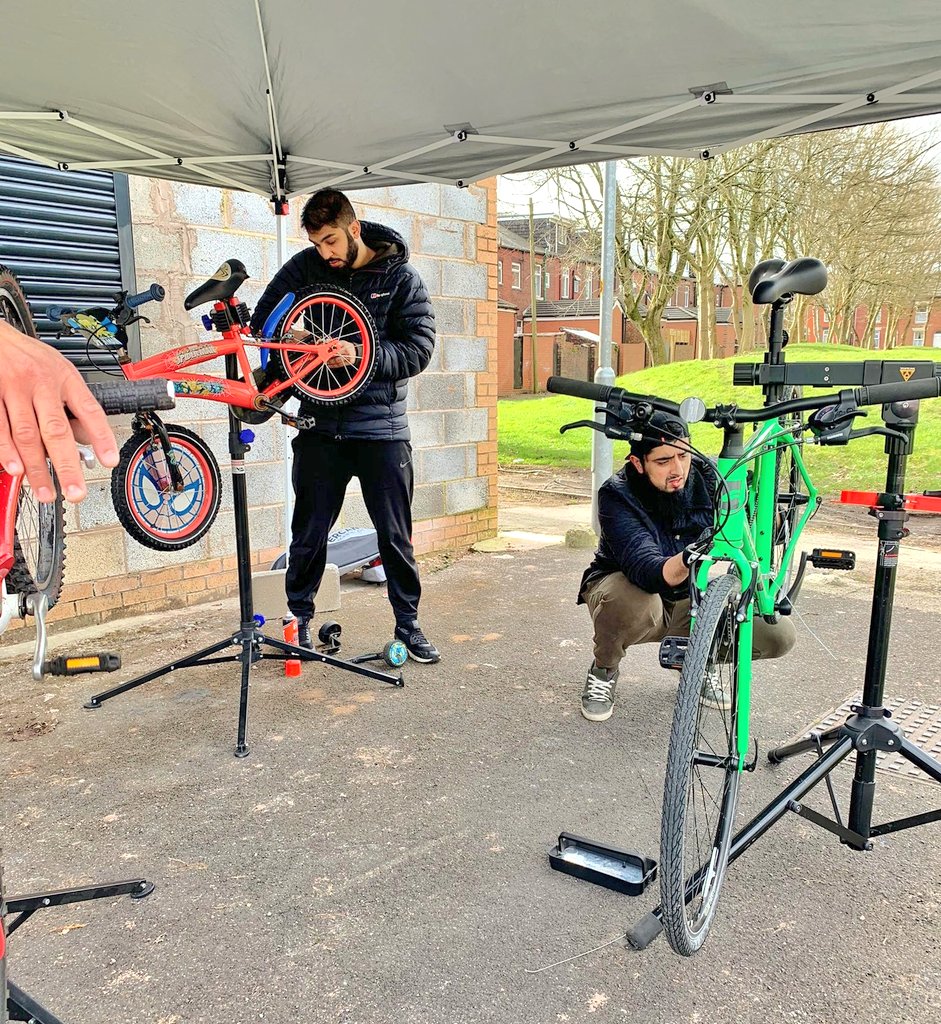 TreadLightlycc's tweet photo. Our free bike service and repair offering to communities is made possible by our dedicated team of volunteers who have been able to complete level1 and level2 bike repair.
This community service encourages more people to #cycle,  #getoutdoors and stay fit and active.

#bike https://t.co/YpYC8UOogy