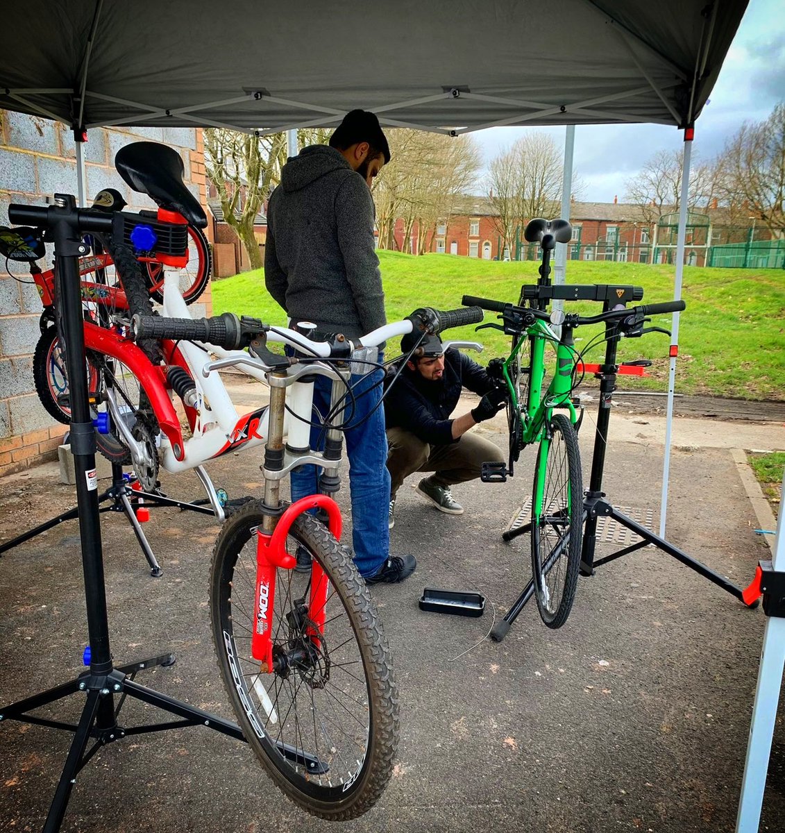 TreadLightlycc's tweet photo. Our free bike service and repair offering to communities is made possible by our dedicated team of volunteers who have been able to complete level1 and level2 bike repair.
This community service encourages more people to #cycle,  #getoutdoors and stay fit and active.

#bike https://t.co/YpYC8UOogy