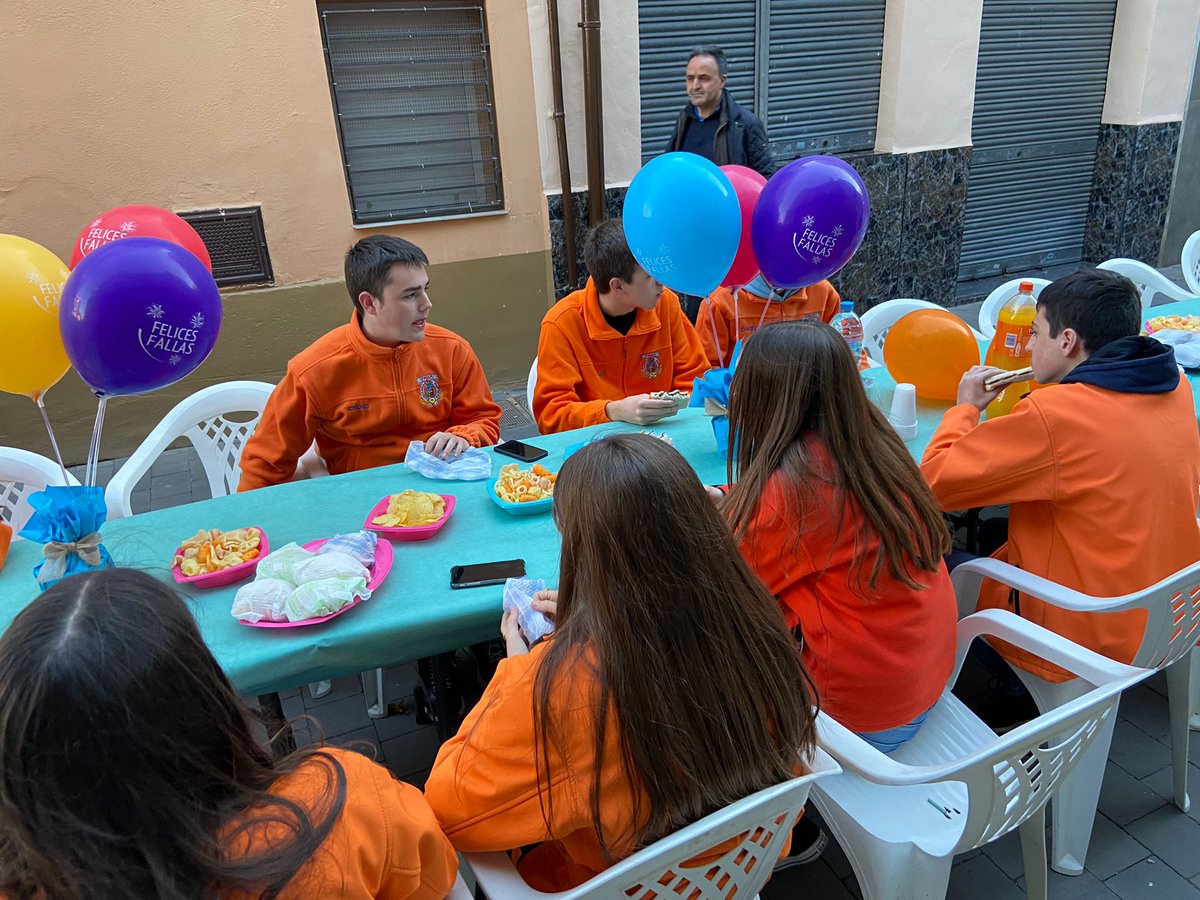 Falla_Cervantes's tweet photo. Este cap de setmana els nostres menuts han disfrutat del berenar oferit pels nostres representants infantils, Irene i Ximo #SomCervantes https://t.co/LqDzt8EhSw