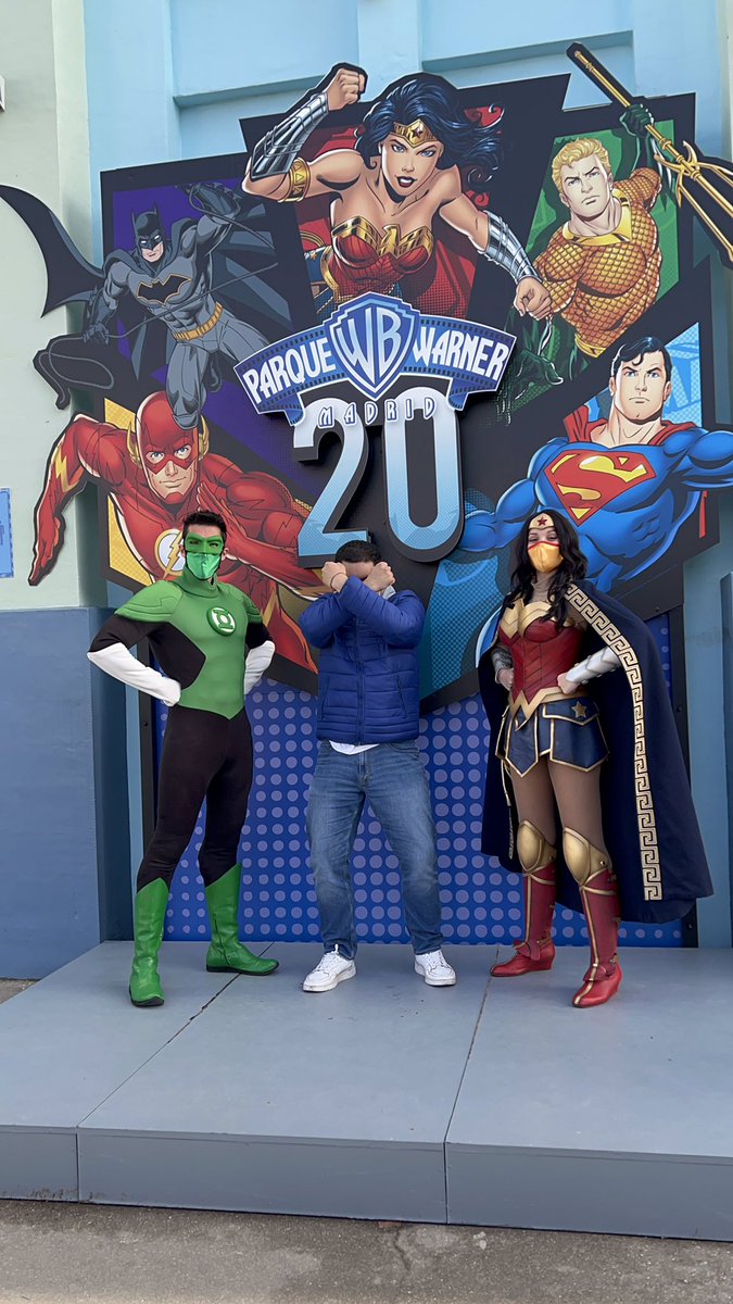 chum805's tweet photo. Had to push some kids out of line to take these photo. https://t.co/LsKfprhJKa