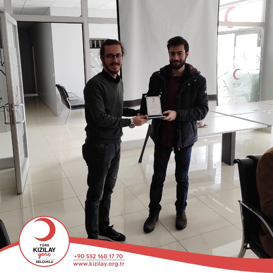 || Ayın Gönüllüsü 
Selçuklu Genç Kızılay olarak başlatmış olduğumuz Haftanın Gönüllüsü projemizde bu haftanın gönüllüsü Ahmet Zahid ERTÜRK seçilmiştir.Selçuklu Genç Kızılay Başkanımız Ömer TOPAÇ Bey hediyesini takdim etti.
#kızılay #türkkızılayı #selçuklu #konya #iyilik #gönüllü