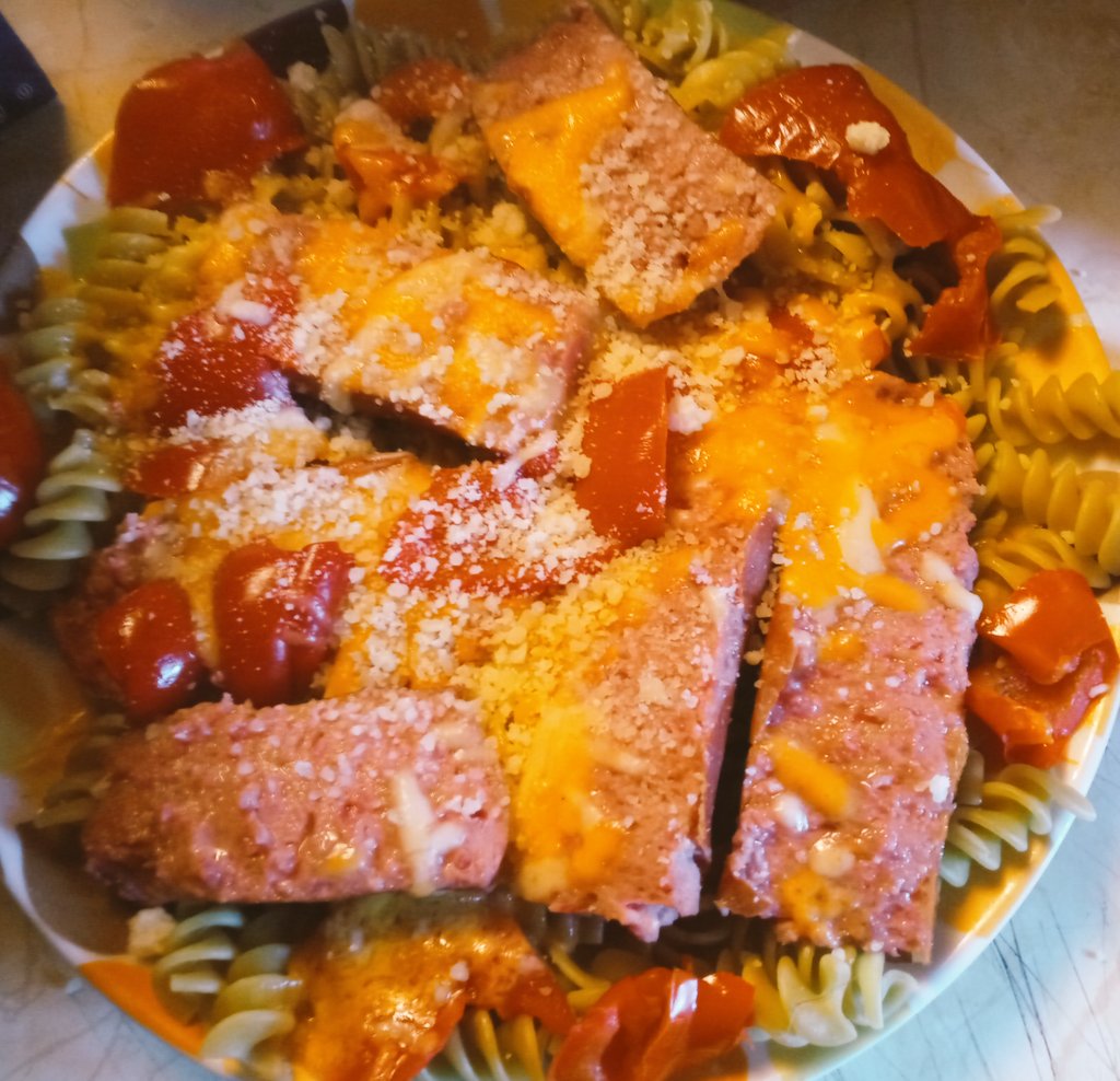 DoreneShaver1's tweet photo. Smaller plate and my #newrecipe looks to my mind theres alot there also sticking to my excersize also #fibromenu #turkeykieabasa #roastedredpeppers#veggiepasta ##parmcheese n alil #cheddaylr n #mozerrella ππππ https://t.co/K4BFiDV4zN