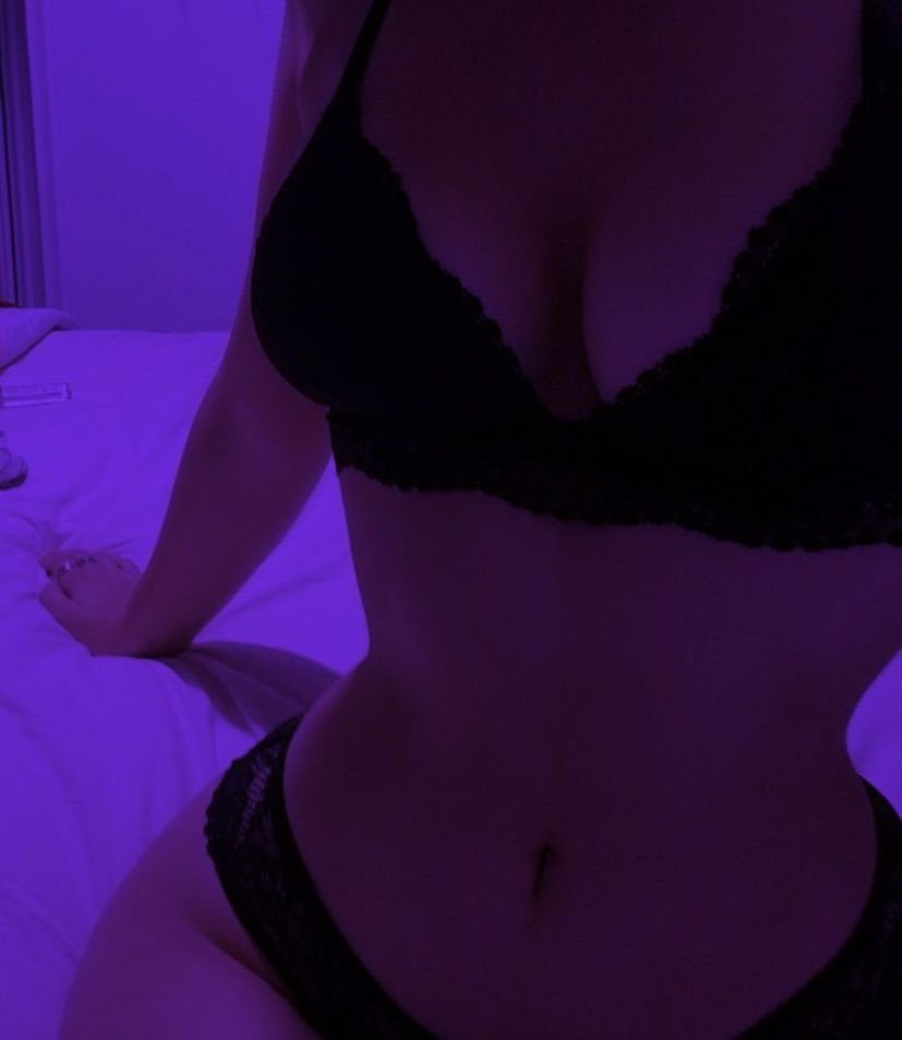 Luci on Twitter: "Wer will meine neue #geile Dropbox mit #sexy Bildern für nur 15€? 💦😏 Dann