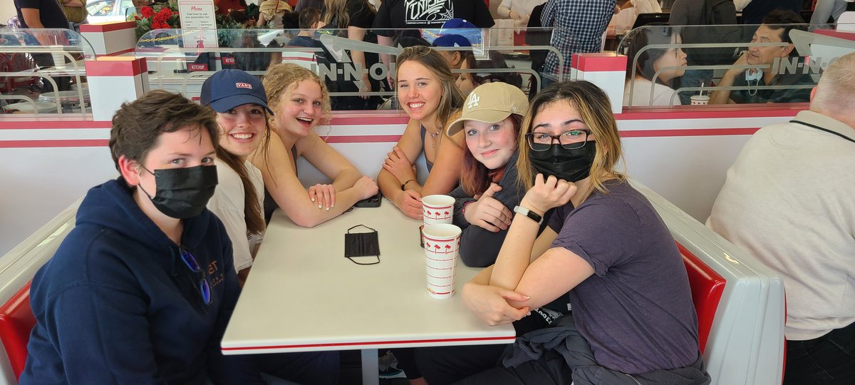 MsHandTeacher's tweet photo. Starting our time in Cali with some In-N-Out! #LAWint22 @Dawson_School https://t.co/p0mkW6tAsv