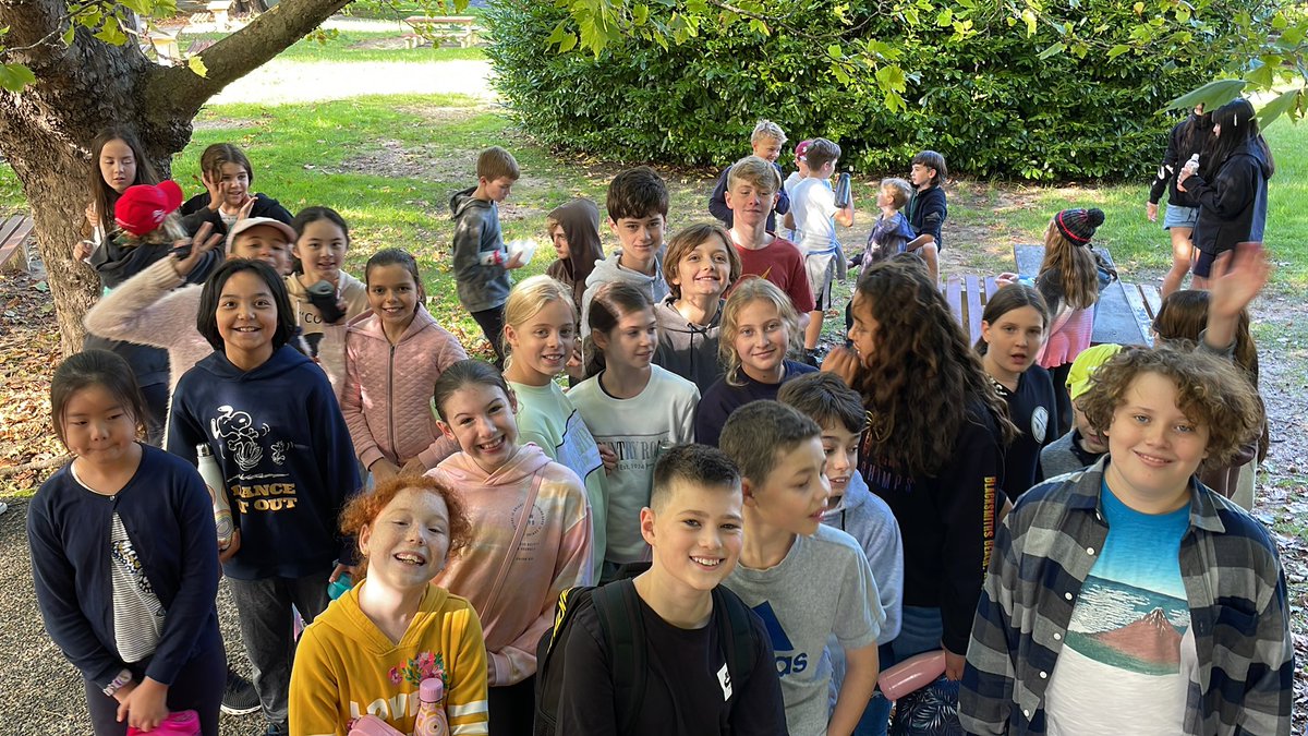 mosmanpublic's tweet photo. Bus 2 🚌- Stopped for a quick bite to eat 🍰 🥤 #Bathurst2022
#LoveWhereYouLearn
@NSWEducation
#Education https://t.co/Vph9AMNWIT